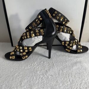 Authentic Tory Burch Studded Herls 🔥